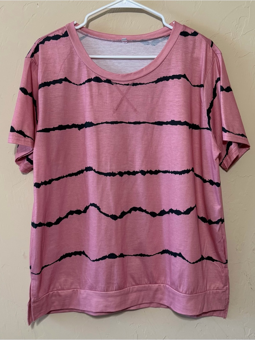 Source Unknown Pink Short-Sleeve Tunic with Blue Wavy Stripes